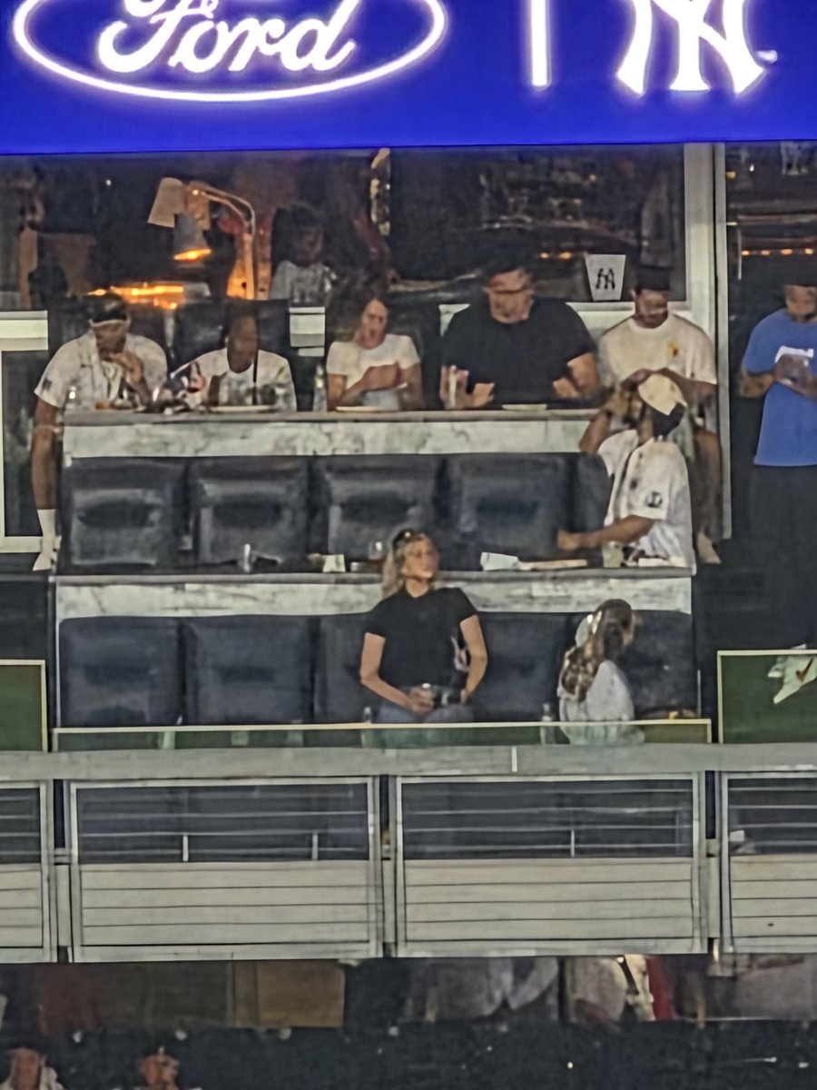 Mecca5429's tweet photo. @jalenbrunson1  my son is a huge fan. Any chance of coming over by you for a picture please? Be a great Father's day gift https://t.co/NkS6WA7s7N