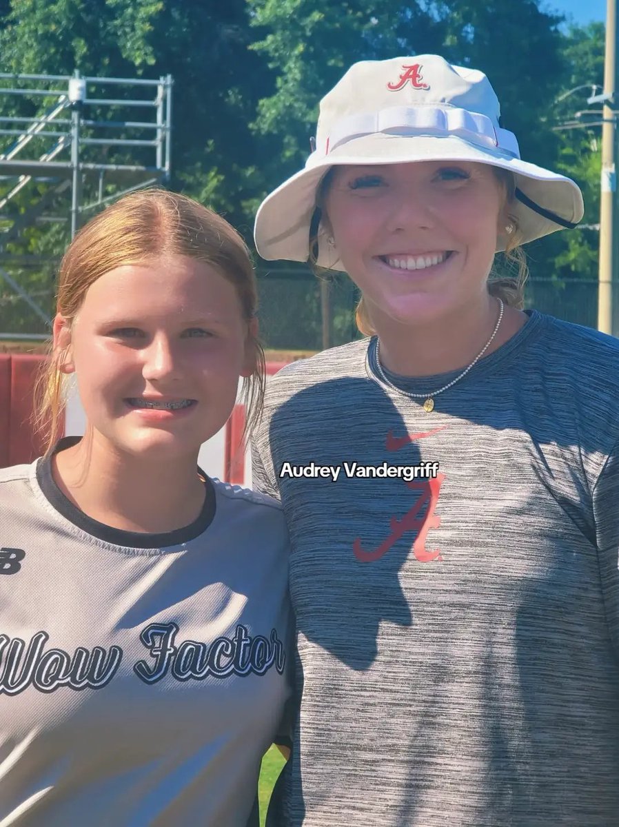 aubree_2030's tweet photo. Thank yall so much for the advice and encouragement to keep going! Yall are amazing people to learn from and AMAZING players! Yall have helped me build a better mentality and to see the game from a different perspective! I'll always be cheering yall on!! https://t.co/A8UQKG0nkq