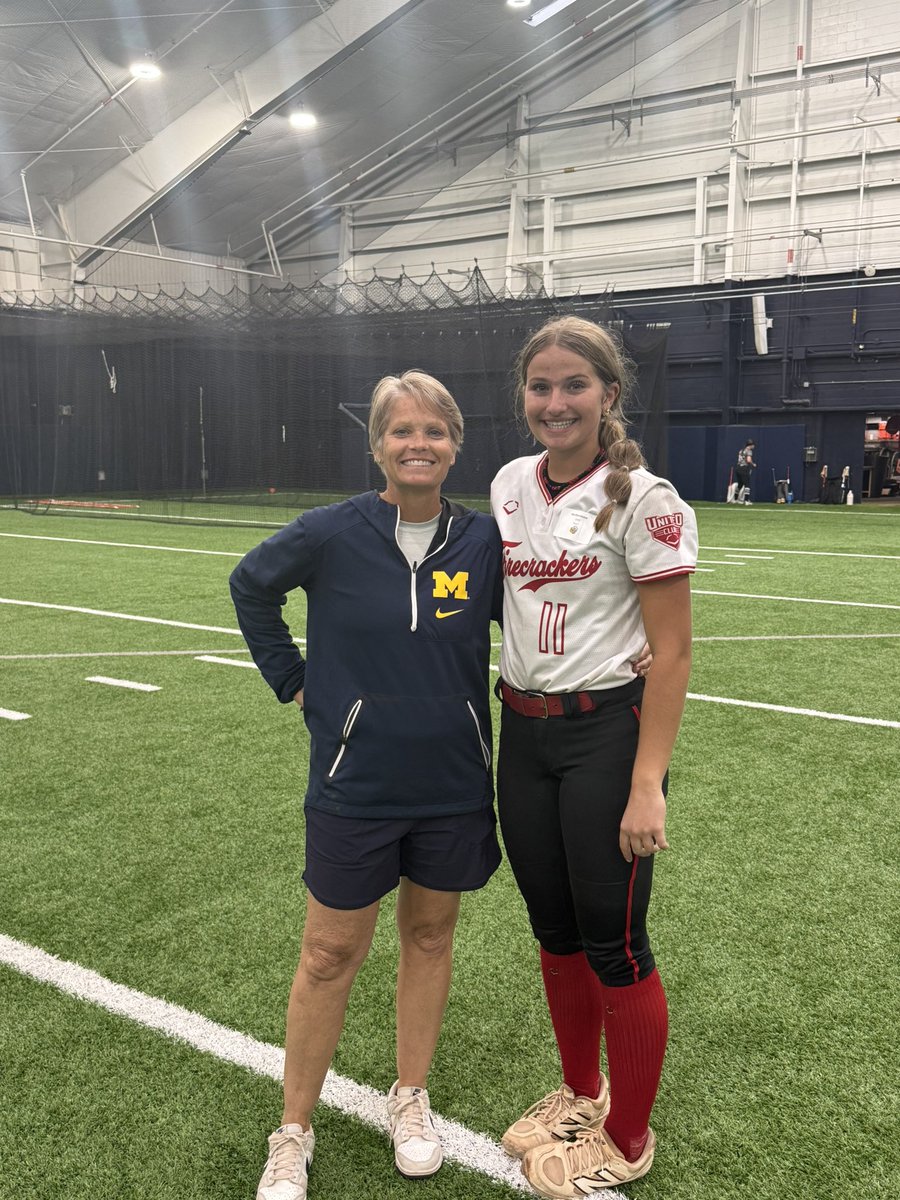 MiaB2030's tweet photo. Had an amazing time at @umichsoftball camp! 💙💛
Thank you to the Michigan coaches and players for sharing so much knowledge and insight into the game. 

Go Blue!

@btholl @CoachBrundage @D1Softball @MaxPreps @LineDsoftball @SoftbalAmerica @CollegeBDJocks https://t.co/DVJUaRFlHN