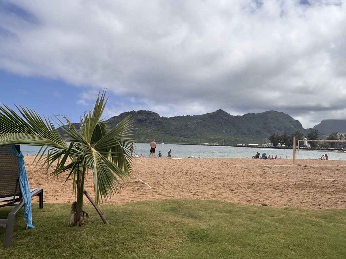 socialstudiestx's tweet photo. Today in a nut shell- a hike and a couple of swims while we #livealoha @MarriottVacClub https://t.co/zQz9UHkpdn