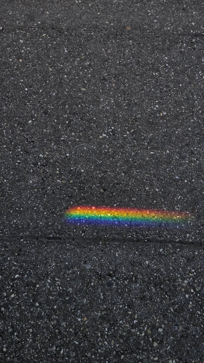 eatchangmin's tweet photo. saw a small rainbow om the pavement today <3 https://t.co/sIbc8Pj8dj