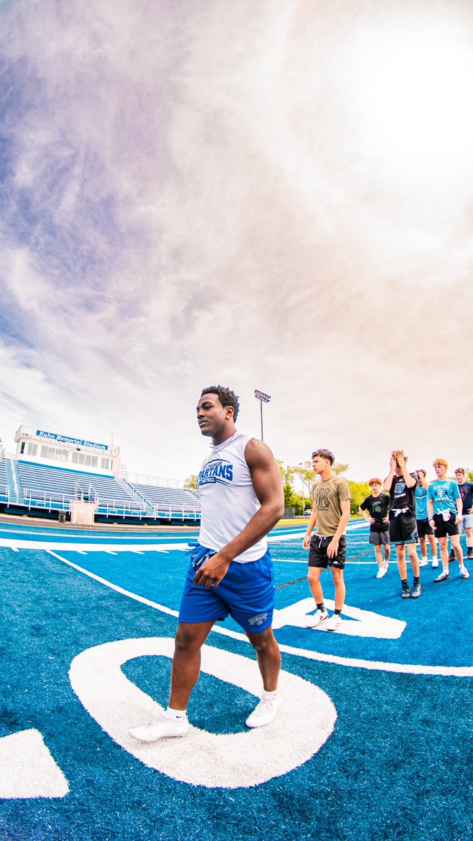 TiviasCaldwell's tweet photo. Senior year one last ride 🏈

5’11” | 200 lbs
Top 10 RB in Illinois

⚡️ 4.56 40
⚡️ 4.35 Shuttle
📏 9’3” Broad
🏋️ 500 Squat
🏋️‍♂️ 565 Deadlift
📋 936 yards
📋 9 TD’s
📋 6.4 YPC

🏆5A State Champion

Years of work coming together for one final statement season. Locked in, disciplined, and ready to compete every snap.

@CoachGriff_IFF @SFHSFBWheaton @CoachMac44 @CoachBigPete @EDGYTIM @AllenTrieu @Bryan_Ault @5StarScouting @Diggsy13 @offsznbrand @khed54 @Andy_Villamarzo @nielstopczynski @PrepRedzoneIL
