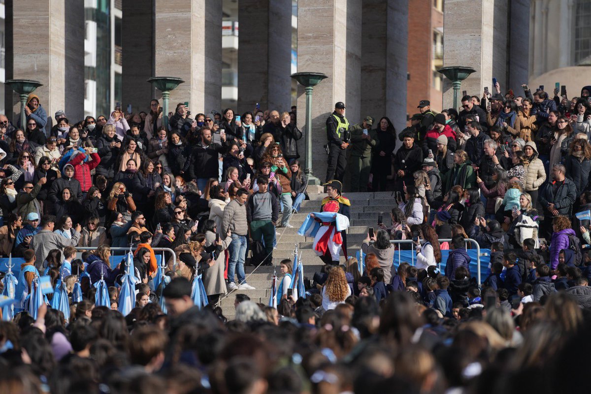 CacuCandido's tweet photo. Santa Fe pagó esa deuda, puso 2.600 millones más y terminó lo que otros dejaron a medio hacer. $4.000 millones en total. Sin relato, sin excusas: gestión. Cuando no se roba, la plata alcanza. https://t.co/wu0neHYsDy