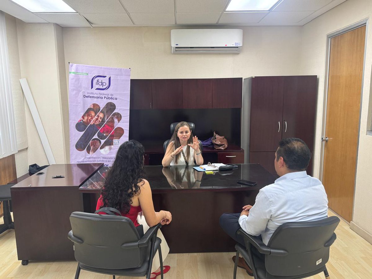 IFDP_Tabasco's tweet photo. La Titular del #IFDPTabasco, sostuvo una reunión de trabajo interinstitucional con el Jefe de Servicios Jurídicos de la Región Sur de Veracruz del Instituto Mexicano del Seguro Social (IMSS), adscrito a la Delegación Orizaba.

#LaCasaQueTeDefiende #IMSSRegionSurVeracruz https://t.co/yMRz8dIhBA