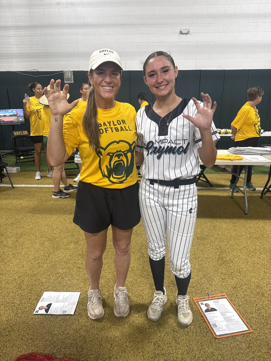 aracelichapa39's tweet photo. Had a great time at today’s Baylor camp. 🐻 I enjoyed getting to work with you @coach_diaz22. It’s always an awesome time seeing the Fuller’s again. @CoachJenFuller @CoachBradF @BaylorSoftball @BUMoore 
@ICNTLRichard18U @ChapaSports @TFLfastpitch @D1Softball https://t.co/HMjGmYMhhz