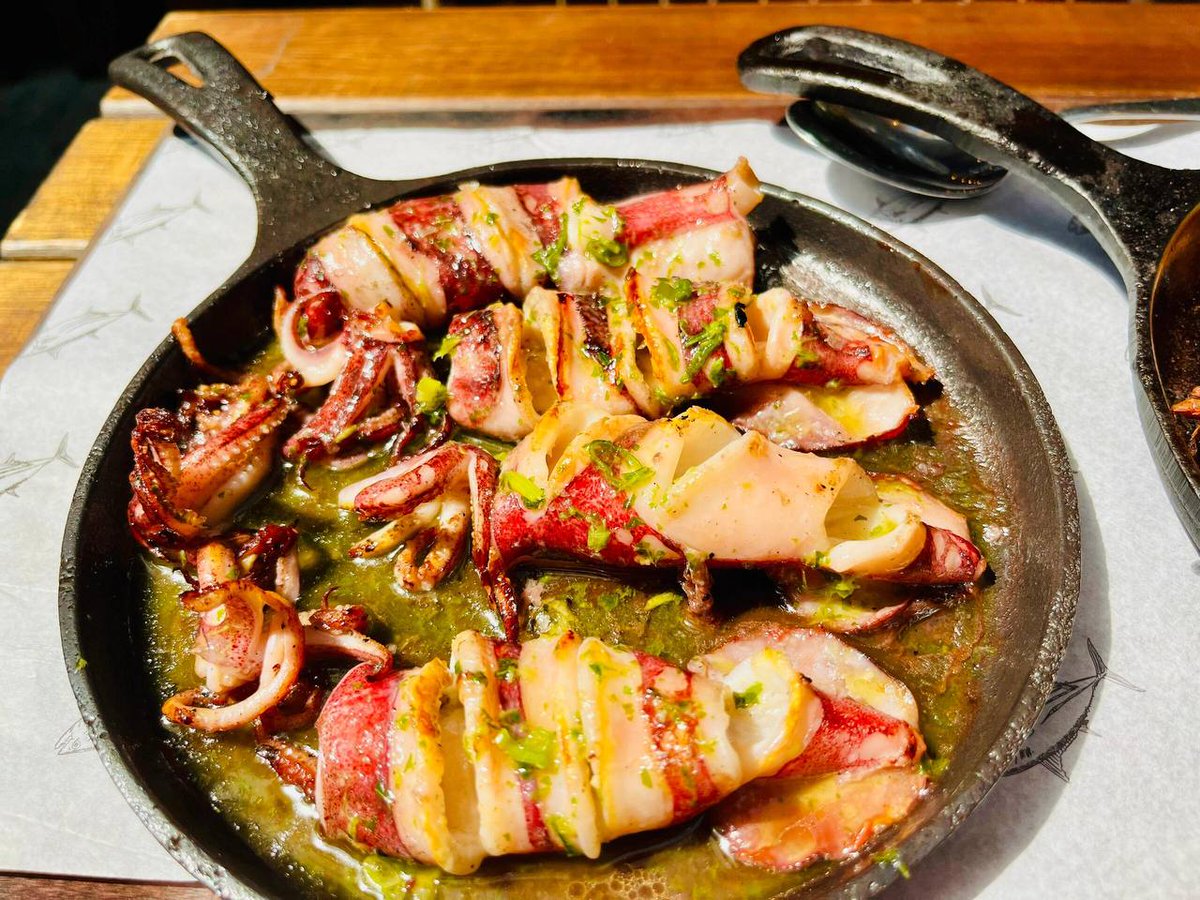 ArasiMahaa's tweet photo. Estou de um humor horrível hoje… Saí para comer essas coisinhas para me animar, mas não sei se vai ajudar. Vocês acham que parece delicioso? https://t.co/432yslK1fN