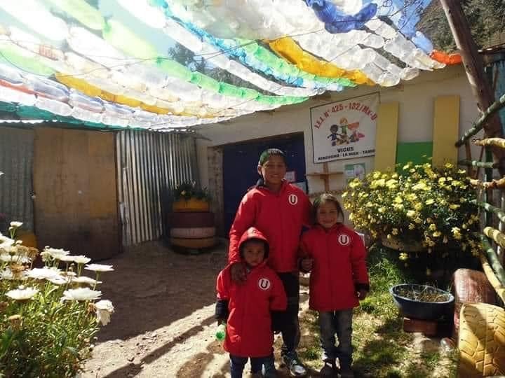 Sunqucrema's tweet photo. Súmate a #Sunqu y uno de nuestros 100 amigos de 6 PRONOEI de Arequipa recibirá una casaca especial que abrigará su #corazón.
📷 Ayacucho 2017 https://t.co/sO0fR7enw3