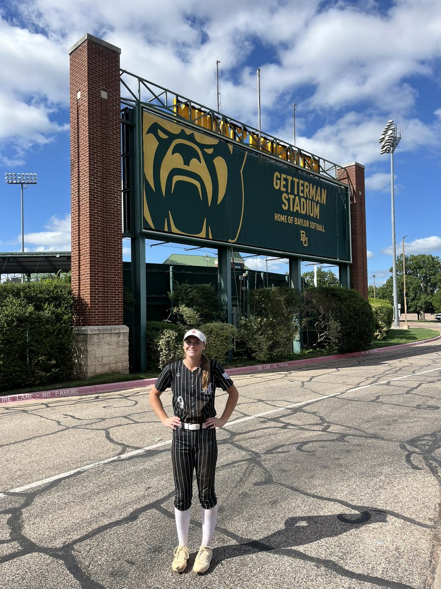 KenTrasoftball9's tweet photo. Thank you @BaylorSoftball for such an amazing camp! I’m so blessed to have had the opportunity to be out on the field today. Thank you to all the coaches for your time and for making it such a great experience!
 @BUMoore @CoachJenFuller @coach_diaz22 @CoachBradF @SaladoSoftball https://t.co/0541Wa8M8L