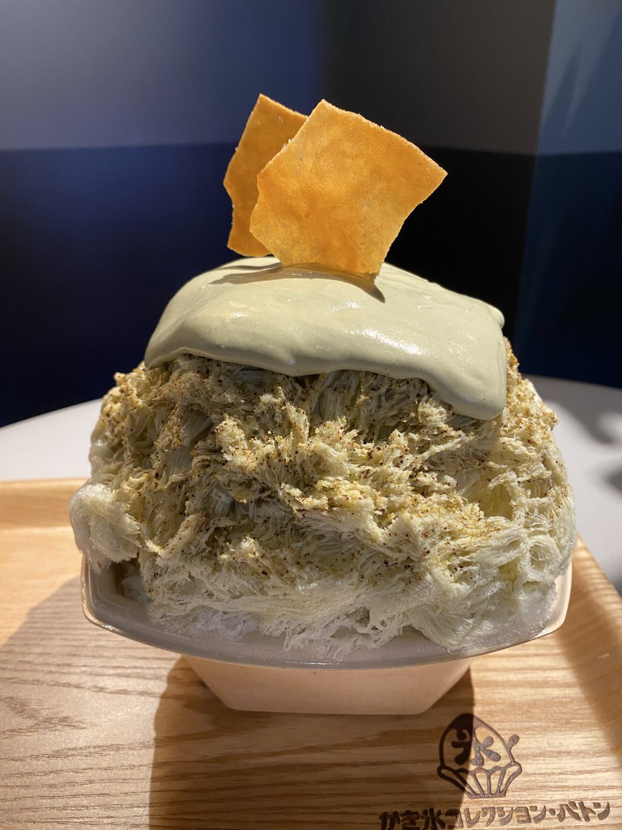 kco_toh's tweet photo. 2026.6.14  CRAFT CAFE  さん
（かき氷コレクション・バトン）
「ピスタチオといろいろ」
ピスタチオエスプーマがもったり美味しい　上に刺さってるのはシュガークレープらしい　ピスタチオシロップにミルク、中にレモンカスタードとラズベリー
おいしゅうございました https://t.co/A2kR83ADbn