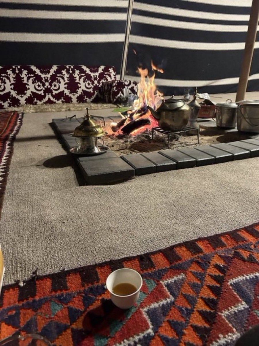 Kuniv_F's tweet photo. يطل الفجر وتعم السكينه والهوى ذعذاع
عسى نسمة هواه تطفّي الجمره من ضلوعي

لقيت بعينك النجلا … حياةٍ برقها لمّاع
وانا اللي قبل اعرفك ما اعرف شهري من اسبوعي

تكلم في حروفك ، ما يداوي قلبي الملتاع
" انا لولا حديثك - يا حبيبي - مااا هدى روعي " https://t.co/d2l7Trvean