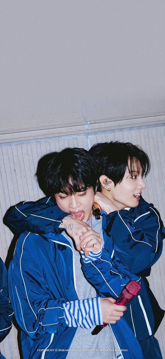 netizenjan's tweet photo. Interpret this body language. Free jikook from their shippers ✊ https://t.co/BvwDYVR0mJ