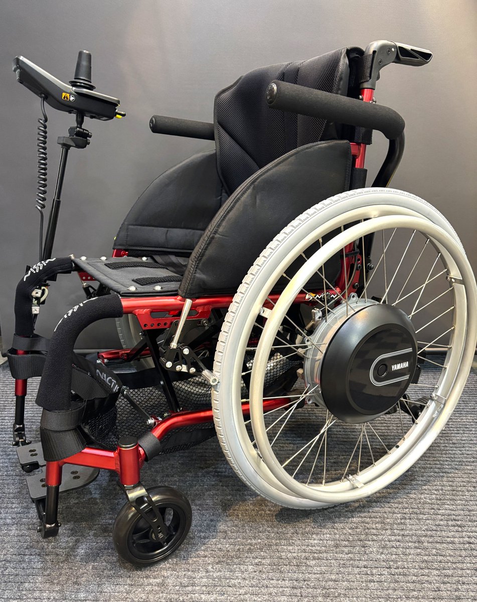 hasirin840's tweet photo. 【NACTUS】MS-3PRO　JWG-1

最近ドラマでも話題のNACTUSシリーズの電動車椅子になります。
カラーも珍しくアルマイト加工☆
押し手部分はカッコイイからフォールディングにしたい等、他にも色々と要望にお応えいただいた車椅子になりました(^^)
#日進
#NACTUS
#電動車椅子 https://t.co/HS39l7cinW
