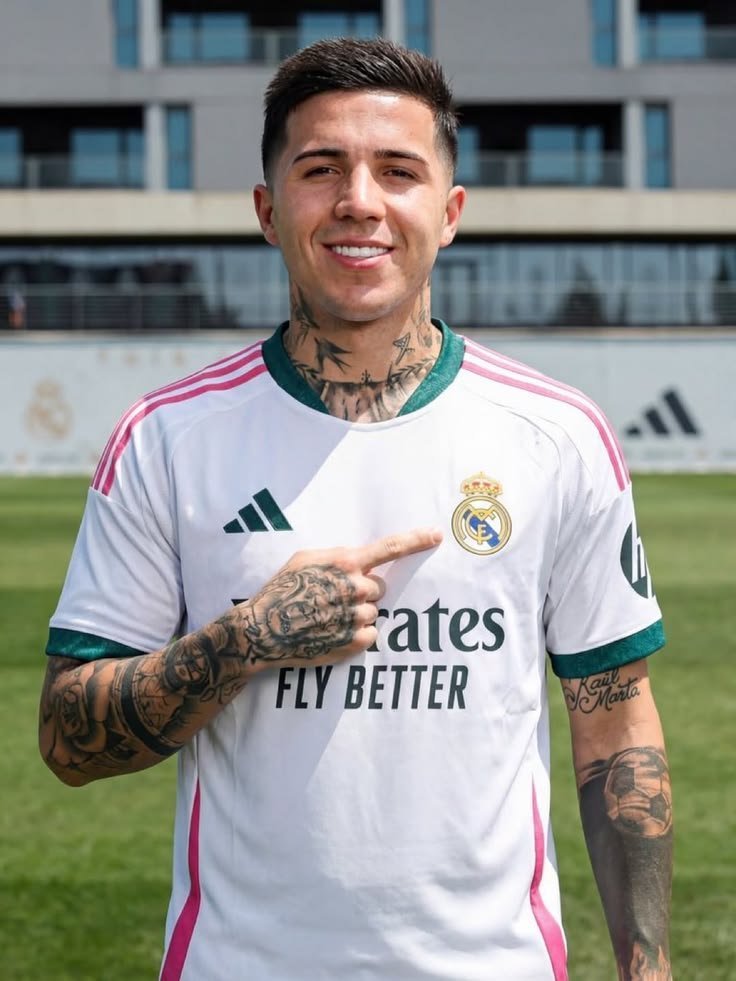 MADRlDISTAS's tweet photo. Agora é para valer.

ENZO FERNÁNDEZ NO REAL MADRID, SIM OU NÃO? https://t.co/5KSA6OnQxp