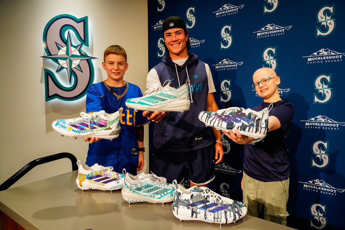 Mariners's tweet photo. A special delivery for @BJW002 💙

Before tonight’s game, Charlotte and Cooper from @seattlechildren's Hospital presented Bryan with three pairs of custom cleats designed by fellow patients. We can't wait to see the artwork in action! https://t.co/dm2ryn9WKw