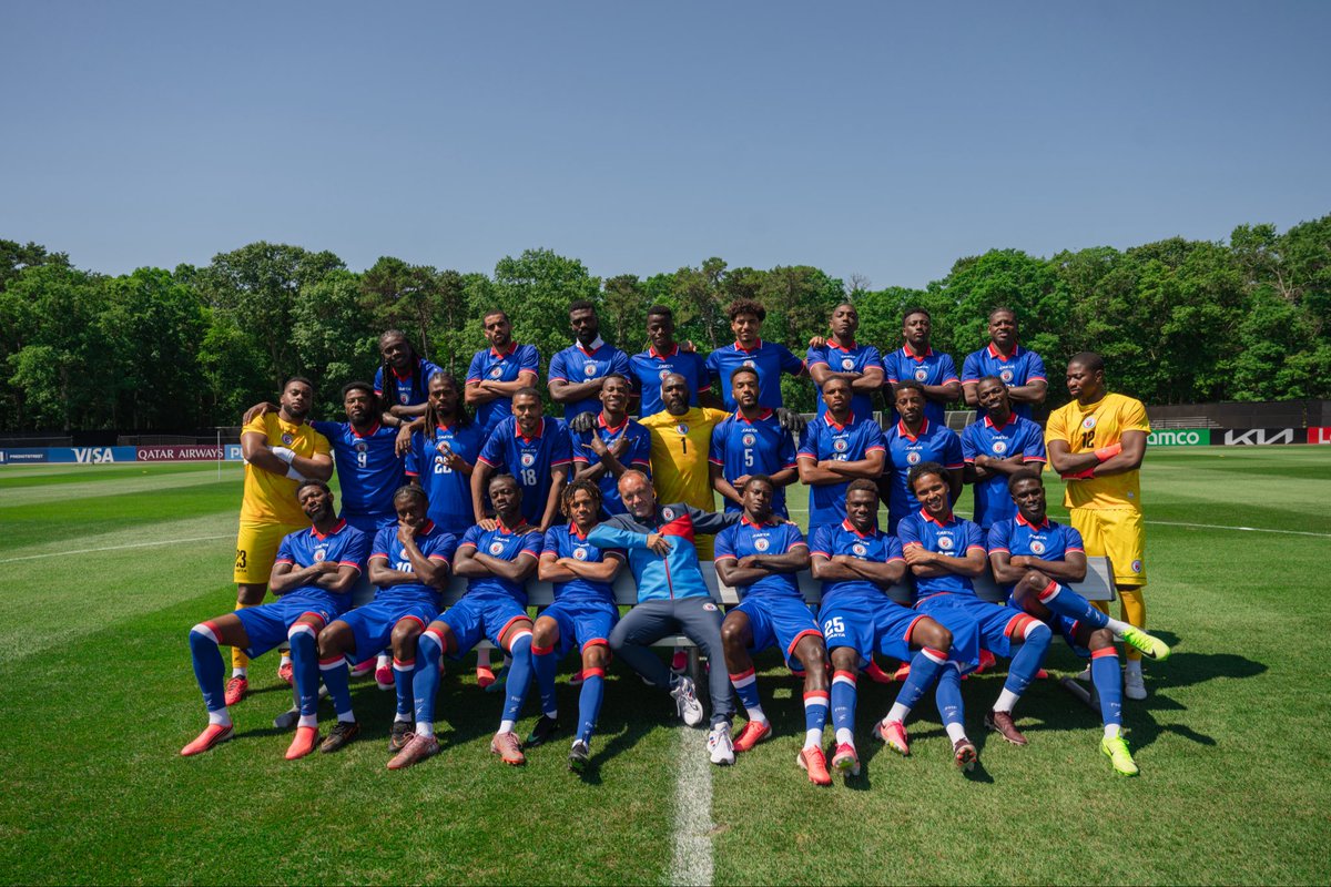 fhfhaiti's tweet photo. Yon ekip potorik gason. Yon ekip ewo a kranpon, ki pote sou do yo rèv tout yon nasyon e mete souri sou figi tout yon pèp. 

Mèsi Grenadye yo ! Se nou ki parèt nan foto a. Men se tout peyi a ki reprezante ! Mèsi. Mèsi. Mèsi.

Peyi a fyè de nou ! https://t.co/vfCC08Pd6v