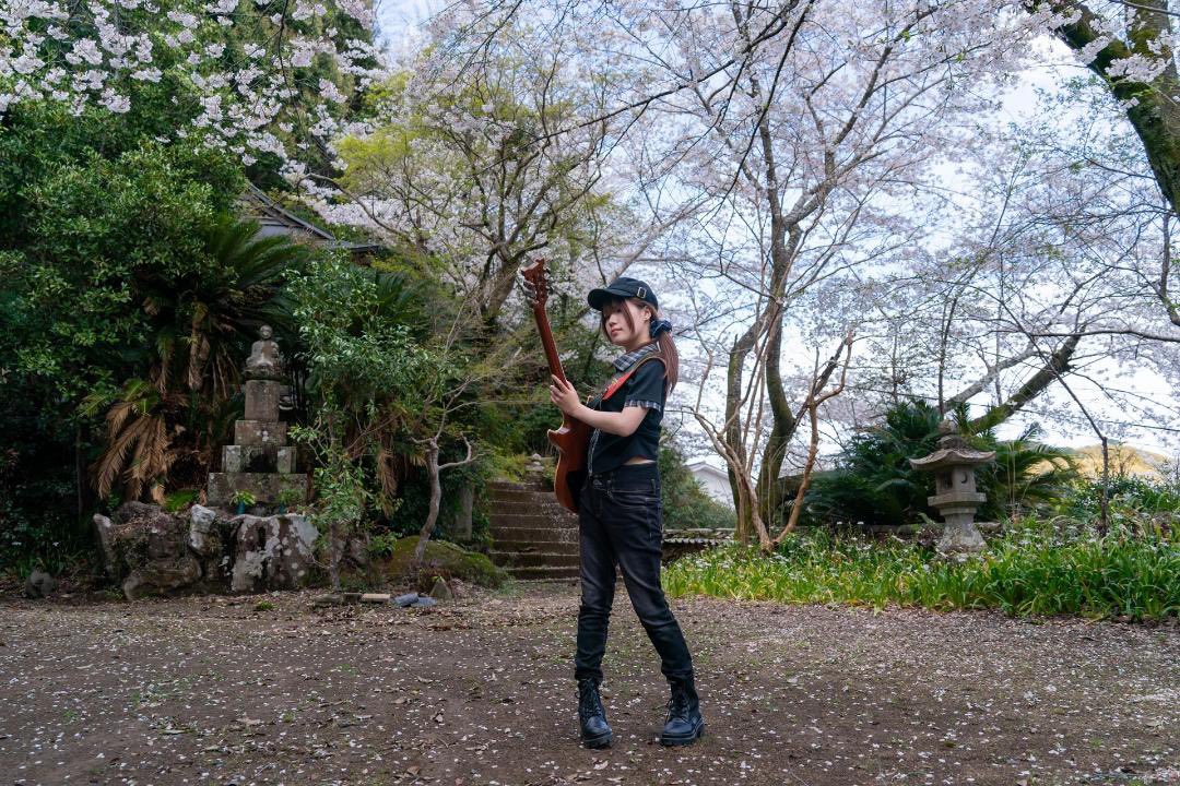 miyuguitars's tweet photo. 香川県在住ギタリスト、馬場美夕です。
Jazz / Fusion / Rock をベースに、自作曲やアドリブで“音の物語”を紡いでいます。

代表曲「blue right calling」は、Apple Musicインスト部門、国内外でチャート1位を獲得しました。
ギターを通じて、心を動かす音を世界に届けていきたいです。

📻FM高松パーソナリティ9年目

🎧 各種SNSリンクはこちら

https://t.co/tpZqjRqsOD

🎸 エンドース契約ブランド
greendale/Expro /HOTONE/VALETON
📺モニターブランド
NUX/Electric Town Exit/Divitone/SONICAKE/KZ Acoustics/OneOdio/SOUNDMAKER

※各社からサポートや応援をして頂いてます、ありがとうございます。

 #馬場美夕　#MIYU