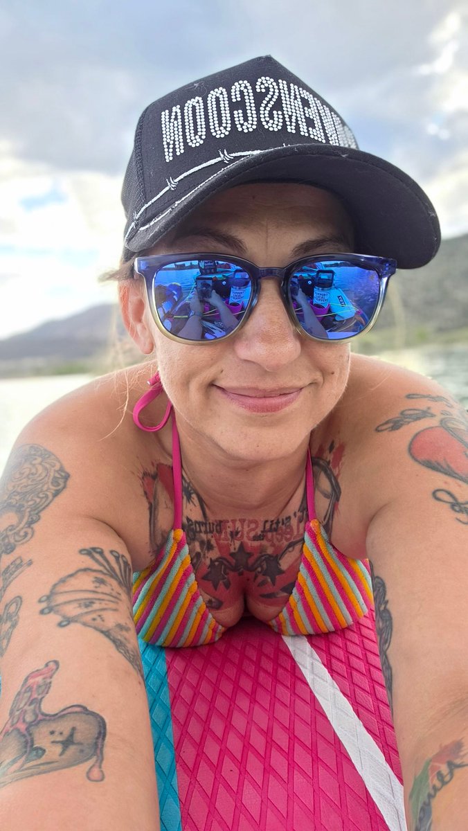 brittaashley's tweet photo. reppin my fav DJ @RAVENSCOON at Bear Creek paddleboarding today https://t.co/RIqQJwtInk