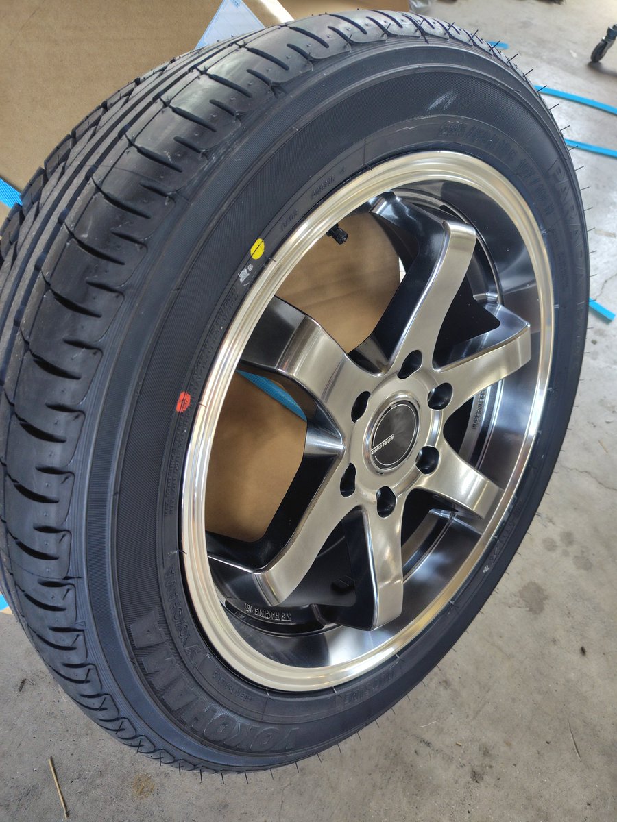 chata_JB23's tweet photo. 昨日の午後に届いたホイールセットにガラスコーティングしました
後２ヶ月ちょっとが長い。
早く来ないかな〜。
#ハイエース納車待ち
#カズキオート
#buanjapan https://t.co/wgPbsPVROg