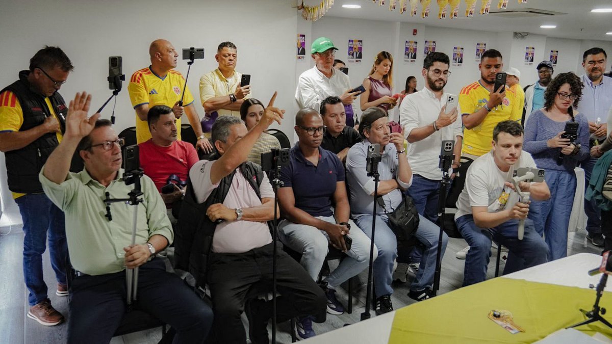 LuisGMurillo's tweet photo. Desde Pereira seguimos trabajando por la victoria.

Cada encuentro confirma que esta Alianza por la Vida sigue creciendo, sumando voluntades y construyendo una mayoría nacional alrededor de @IvanCepedaCast y @aida_quilcue. ¡Vamos a ganar! https://t.co/nx8crPOdz8
