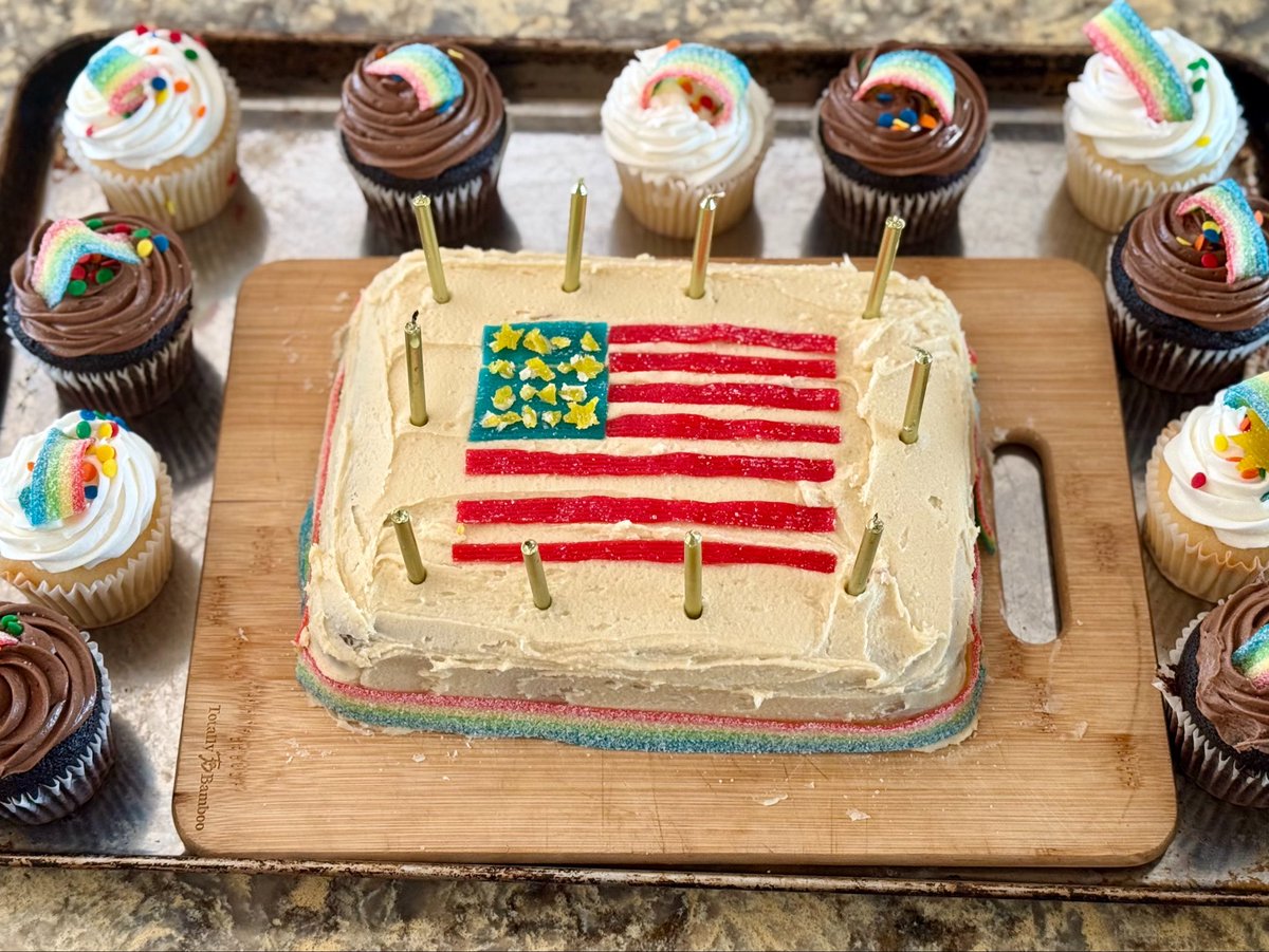 superhominal's tweet photo. Girl Cake/Boy Cake

designed according to my kiddos’ very specific requests.

(Yes I used a cheap massive meat cutting board for her cake. When you are displaced and have to replace everything you own, you work with what ya got.) https://t.co/OxPaSOjtUl