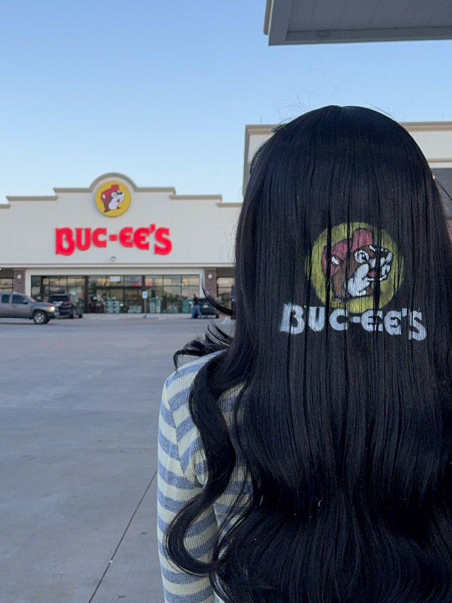 xamdl4's tweet photo. Buc-ee’s (1982) https://t.co/TU0sMMb6Vl
