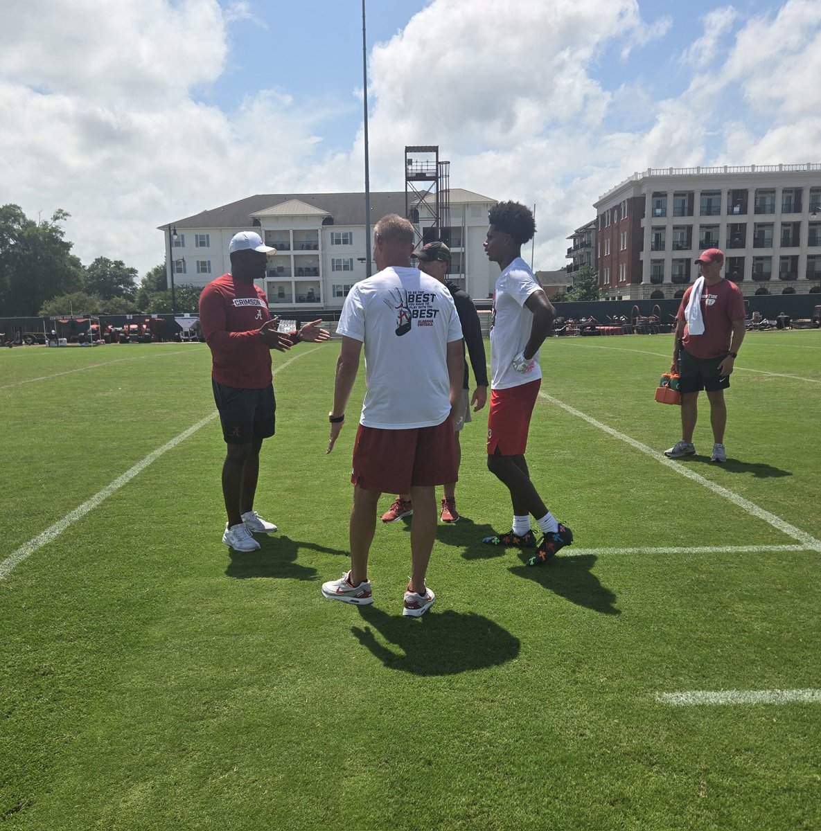 jarvo_2_3's tweet photo. After an amazing workout & fantastic conversation w/@DerrickDnix @KalenDeBoer @GrubbRyan I am NOTHING MORE THAN BLESSED to recieve an offer from @AlabamaFTBL. @SonicBoomified @CurtisFootball1 @jccscoachjeff @johnnycurtis99 @WGNOsports @247recruiting @LAvsAllYall @TheUCReport 
RollTide?