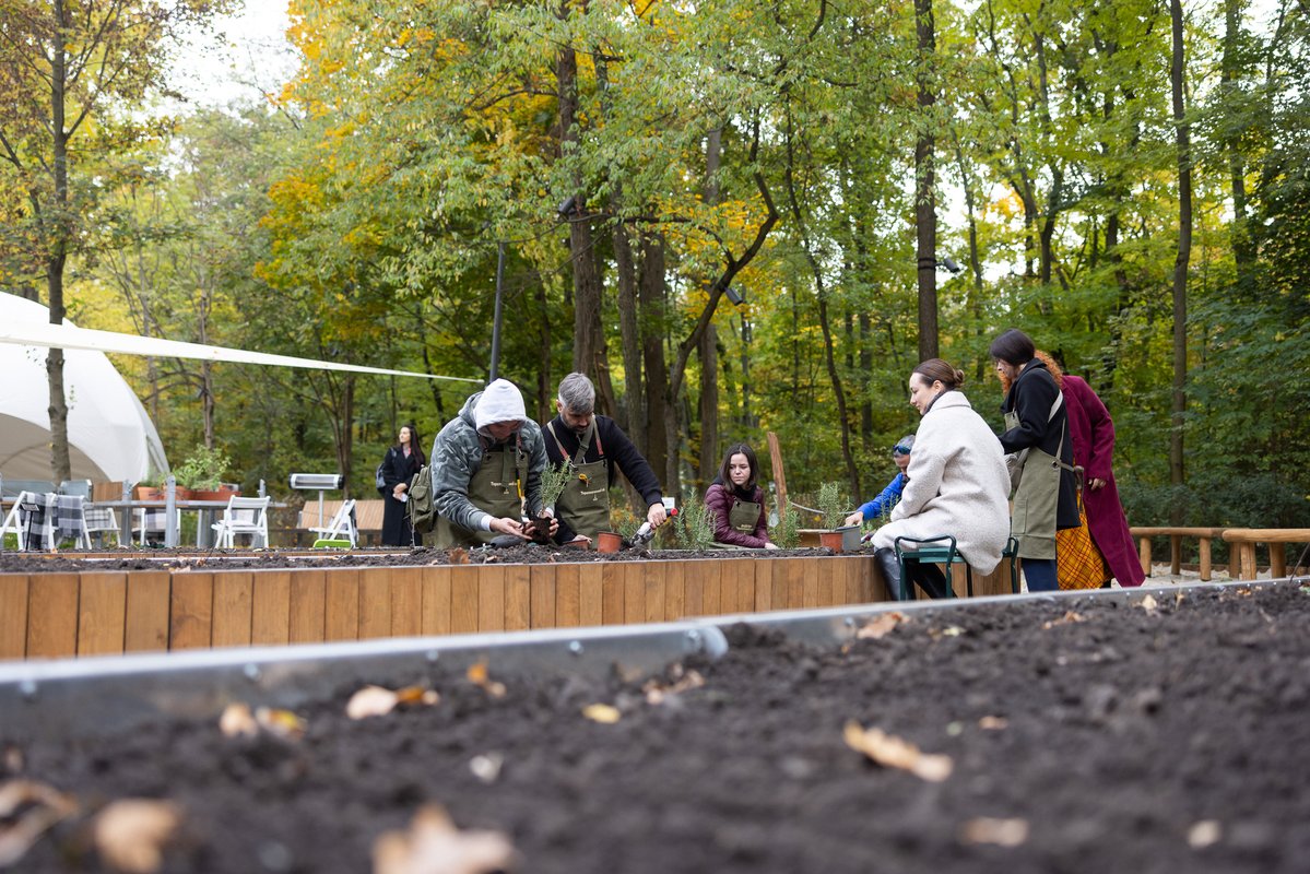 Architizer's tweet photo. #ArchitizerAwards

Developed by Big City Lab urban bureau in partnership with PUPA architectural bureau, this pilot project implements an evidence-based approach to environmental therapy.

📍Kyiv, Ukraine
Project by: Big City Lab
Photos by: Maria Savoskula
Details: https://t.co/ibiDDkRTvu