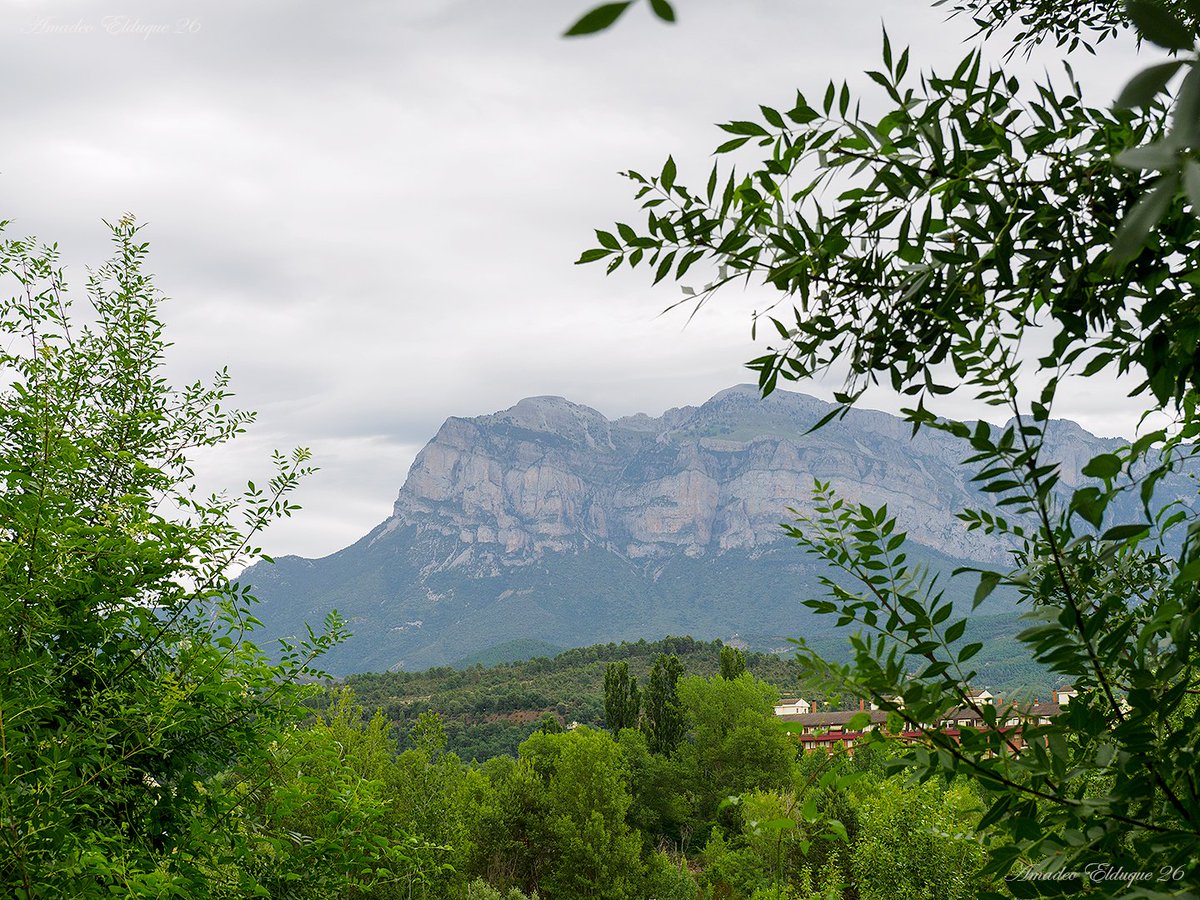 aelduque's tweet photo. #PeñaMontañesa desde la localidad de #Ainsa. #Sobrarbe, #Huesca, #Aragón, #Spain.
📷 2026-06-04 https://t.co/LOCRF1HZfC