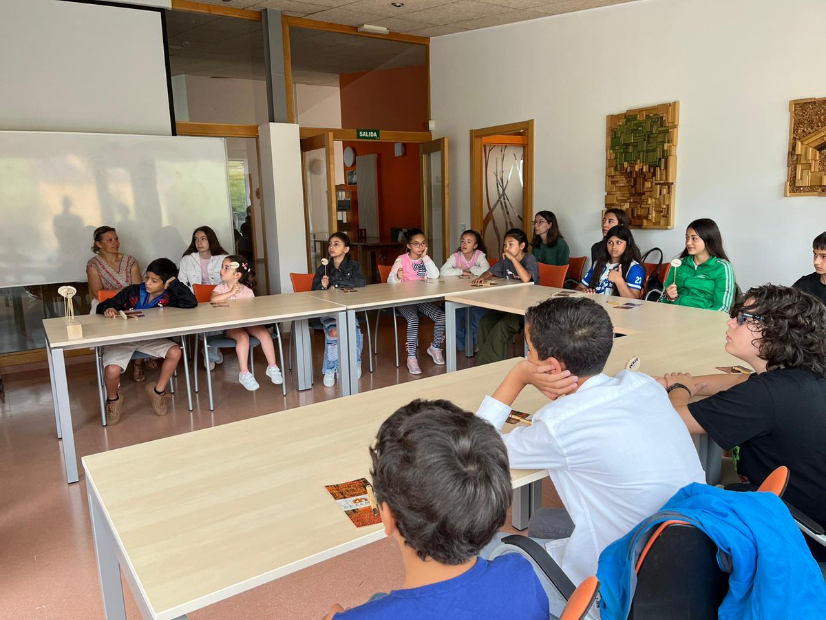 CETEMAS's tweet photo. 🌲Ayer recibimos en @CETEMAS la visita del alumnado del CEIP Carbayín Bajo
Conocieron la importancia de los bosques y su gestión, las aplicaciones de los drones y la geomática, y el potencial de la madera y los bioproductos para un futuro sostenible🛩️🌳🪵
¡Gracias por la visita! https://t.co/UsyNrY8nK1