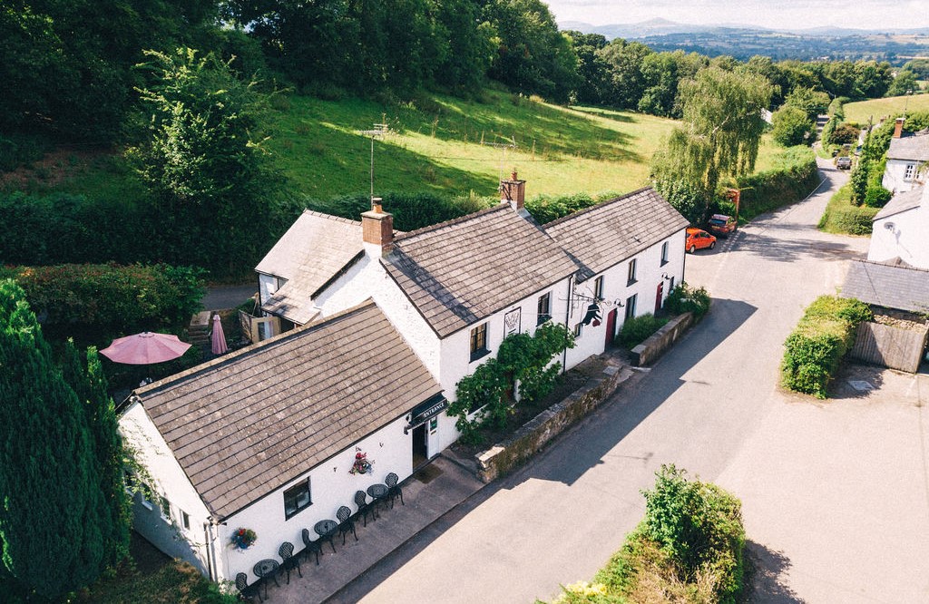 MichelinGuideUK's tweet photo. The UK’s Prettiest Village Pubs

As you explore the stunning British countryside, find rest and refreshment at some of the UK’s prettiest village pubs – all approved by the MICHELIN Guide Inspectors

Details here: https://t.co/X6r4pkOjZb https://t.co/WqYP2wHeQ9