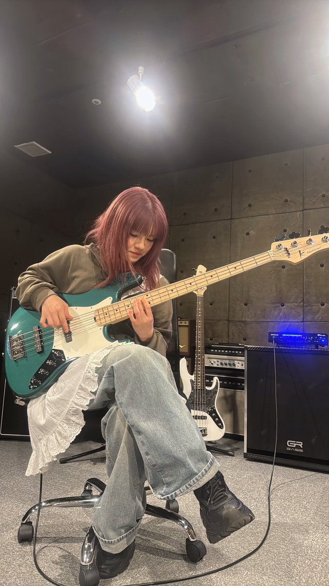 SERINA_bassist's tweet photo. 久しぶりに
オカダインターナショナル遊びに行って
色んなKikuchi Guitarsの試奏させて頂きました！
ありがとうございました！✨️

@okada_inc https://t.co/FBZvkiQCKL