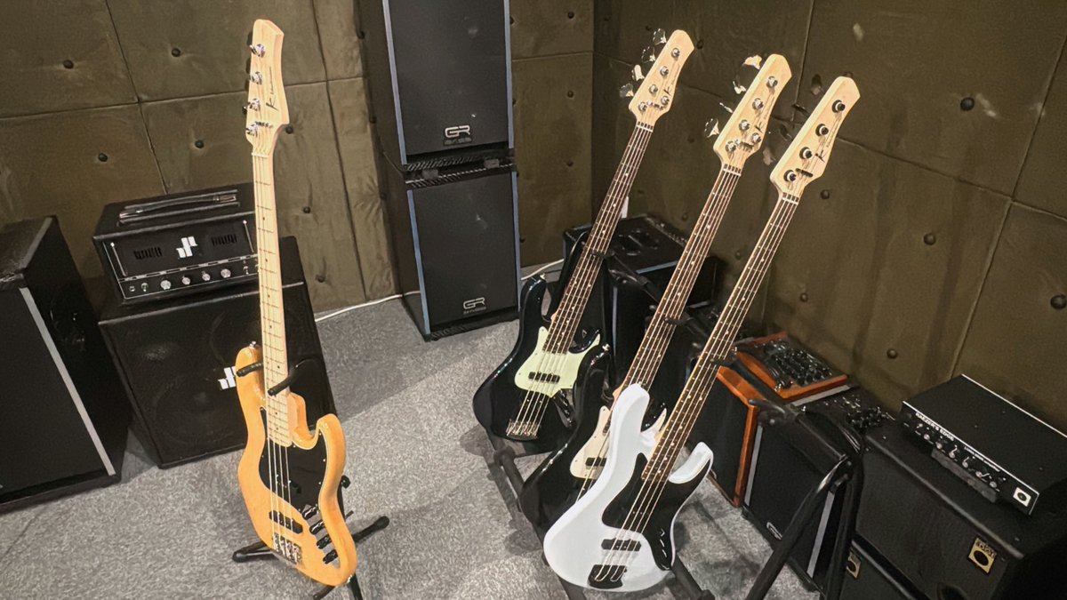 SERINA_bassist's tweet photo. 久しぶりに
オカダインターナショナル遊びに行って
色んなKikuchi Guitarsの試奏させて頂きました！
ありがとうございました！✨️

@okada_inc https://t.co/FBZvkiQCKL