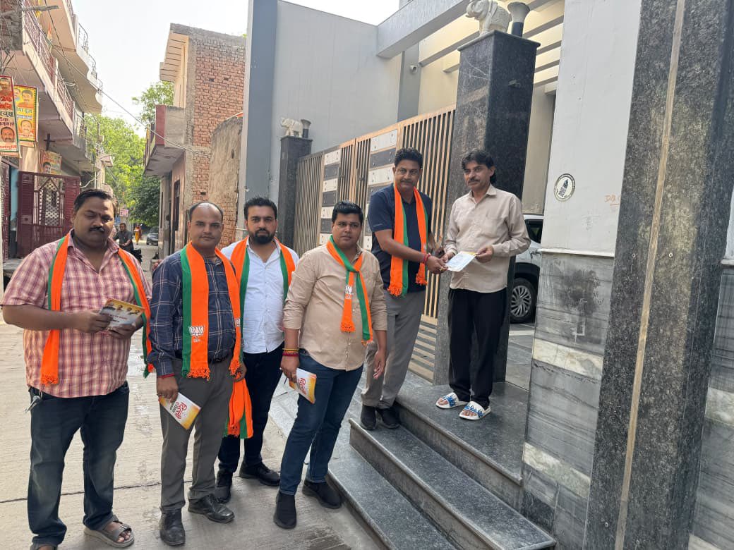 SagarTyagiBJP's tweet photo. सेवा, सुशासन और गरीब कल्याण को समर्पित माननीय प्रधानमंत्री श्री @narendramodi जी के नेतृत्व के गौरवशाली 12 वर्ष पूर्ण होने के उपलक्ष्य में आज से प्रारंभ हुए तीन दिवसीय गृह संपर्क अभियान के अंतर्गत अपने बुराड़ी मंडल के बूथ 19 में घर-घर जाकर जनसंपर्क किया।

इस दौरान केंद्र सरकार की जनकल्याणकारी योजनाओं, ऐतिहासिक उपलब्धियों एवं विकसित भारत के संकल्प को नागरिकों को संक्षिप्त रूप से बताया!  जनता का अपार स्नेह, विश्वास और समर्थन हमें राष्ट्रसेवा के लिए निरंतर प्रेरित करता रहता है।

#GharGharSamparkAbhiyan
#12YearsOfSeva
#12YearsOfModiGovernment
#ModiHaiToMumkinHai
#ViksitBharat