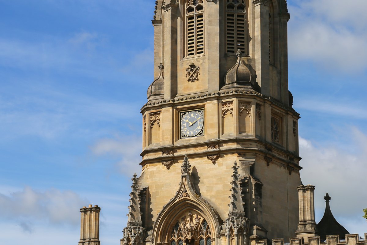 ChChCathedralOx's tweet photo. Why do our services start five minutes late? 🕰️

Before time zones, Oxford kept its own local time five minutes behind London. We still begin at 6.05pm as a small way of staying connected to the generations who worshipped here before us.

We'll see you at 6pm... Oxford Time! 😉 https://t.co/JRvTEfpChZ