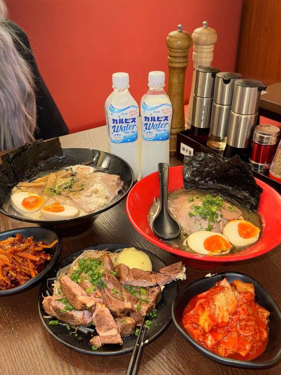 Cloudy14629081's tweet photo. Just found the coziest hole-in-the-wall ramen spot in town—rich tonkotsu broth, perfectly springy noodles, and that soft-boiled egg with runny yolk hits SO good. 10/10 would line up again tomorrow https://t.co/eTour98n96