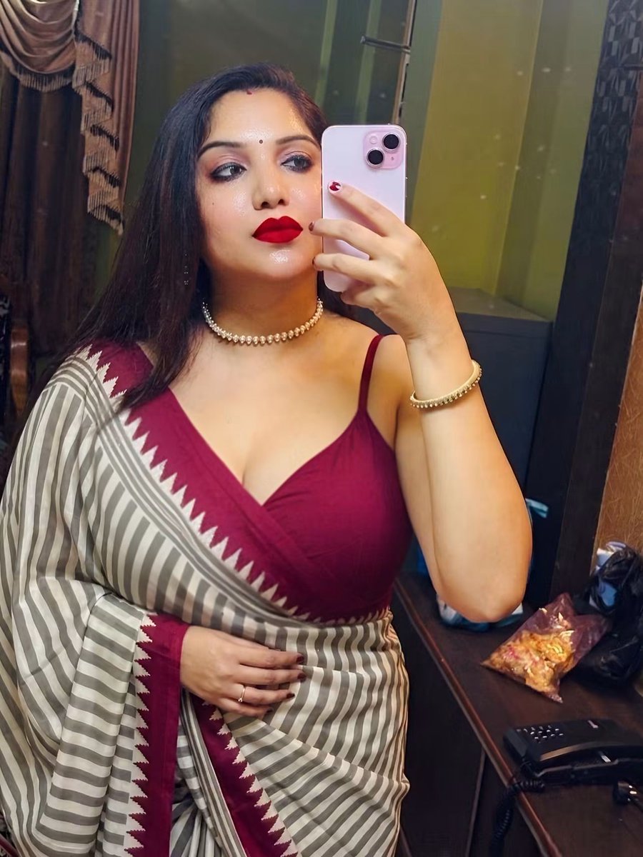 annywithdd's tweet photo. 💦💋 Like her? Like Share & Coment
#CurvyBeauty #IndianModel #OnlyFansTease #naval #cleavage #bengaliwoman #bengaligirl #bengaliboudi #bengalibhabi #sareehot #Armpits #ArmpitWorship #DesiBhabhi #IndianHotGirl #SexyDesi #NSFWIndia #DesiCurves #HotIndian #BhabhiJi #SareeNoSaree https://t.co/VJTY9jbcfl