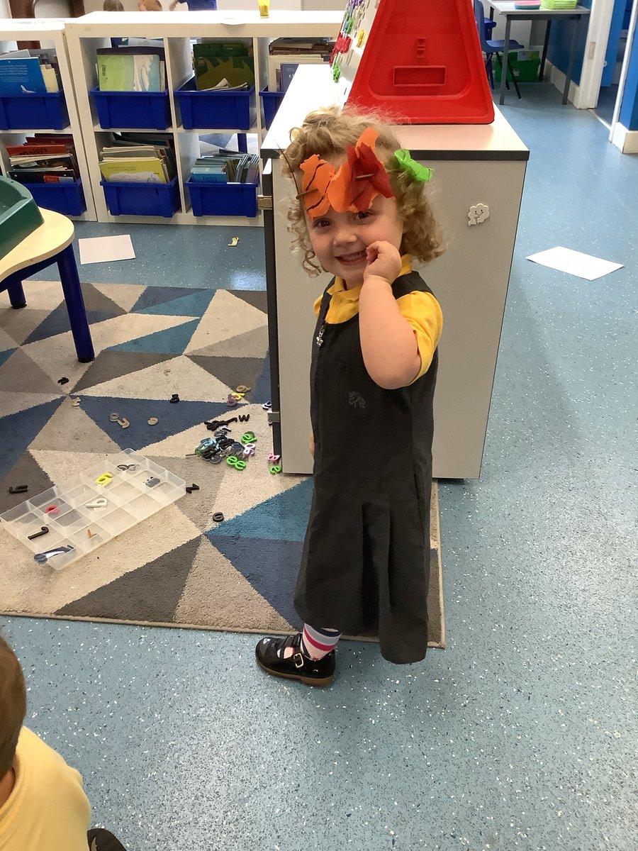 EdgeHade's tweet photo. Terrific Tigers and Marvellous Meerkats have been busy making crowns. #HESEYFS #HESYr1 #HESYr2 https://t.co/aloxIH2DPF