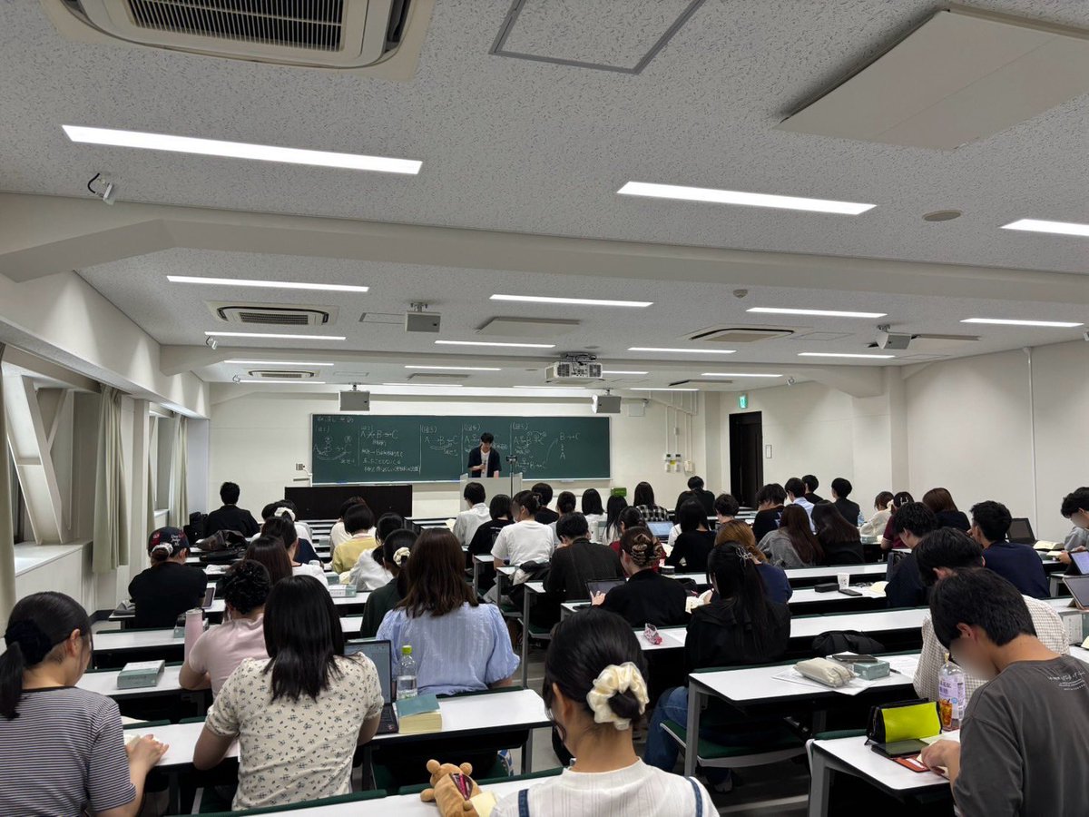 houken_doshisha's tweet photo. 6月15日(月)3限に民法「取消し・無効」の第5回基礎研を開催しました⚖️✨

今回は民法の中でも重要な論点である「取消し」と「無効」の明確な違いや、その効果が及ぶ範囲について深掘りしました。

また、後日法研LINEグループから本日の基礎研の動画をご覧いただけます。参加された方はもちろん、残念ながら都合が合わず参加出来なかった方も、動画を活用して、重要論点をマスターしましょう💪✨

次回は、６月24日（水）3限に「相続法」の授業を行います✏️
また皆さんとお会いできるのを楽しみにしています♪

⚠️法研に入会している方しか受講できません！