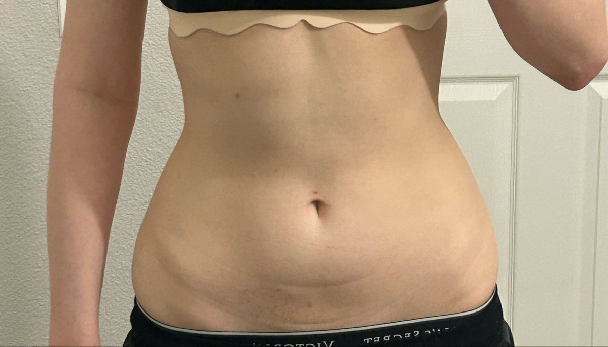 BreSkin_aye's tweet photo. 10lbs weight loss in 2 months. Left is most recent pic https://t.co/G86XSGPDkB