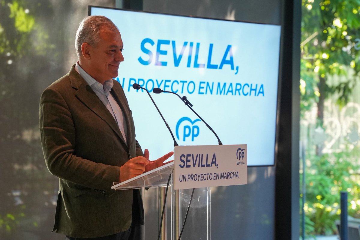 jlsanzalcalde's tweet photo. Sevilla tiene un proyecto en marcha 😊⏩

💪🏻 Nos hemos dejado la piel en estos 3 años para sacar a Sevilla del
abandono pero sabemos que queda mucho por hacer.

Ayer nos unimos la familia del @PPdeSevilla para seguir poniendo en común la ilusión de trabajar por los sevillanos. https://t.co/UQrTaFuH0K