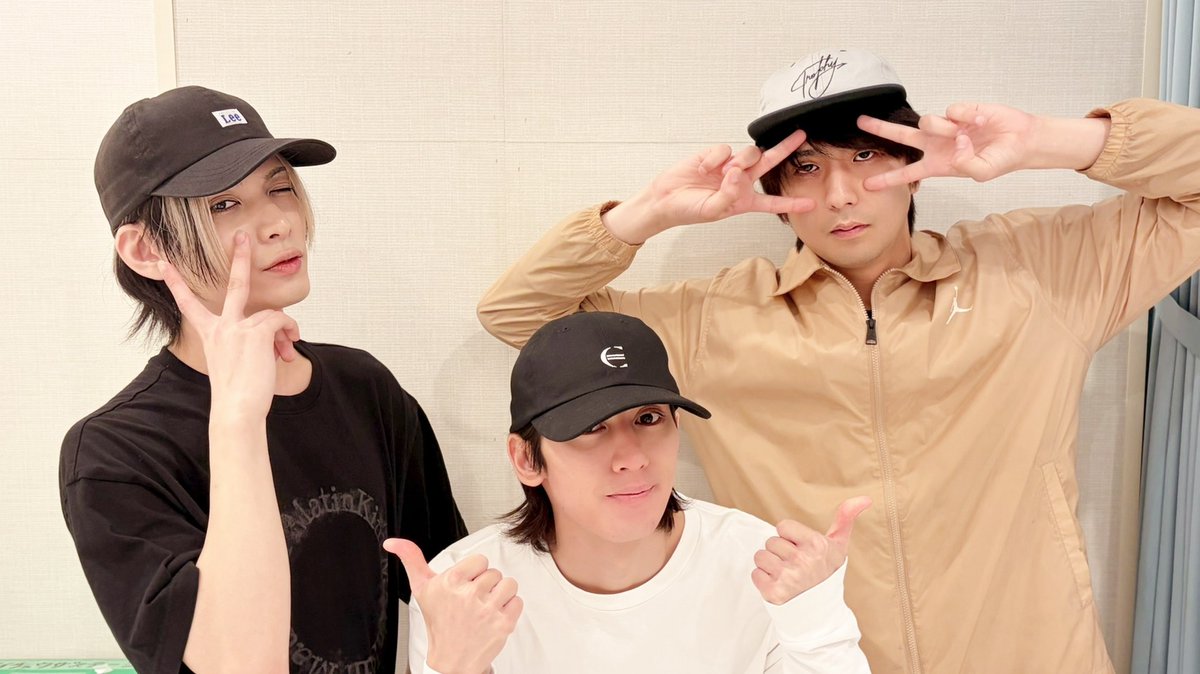 butai_ichu's tweet photo. 📣舞台アイ★チュウ ファイナルライブ
「LIVE!!!!!!アイ★チュウ〜étoile éternelle〜」開演まであと『9日』！
本日はAlchemistのオフショットをお届けします🐦‍⬛
お楽しみに！

#舞台アイチュウ #アイチュウ https://t.co/lz7Uq3JkI7