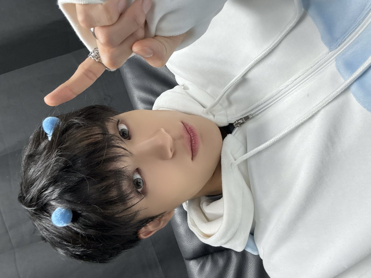 jenonelyed's tweet photo. no matter how i rotate him he still looks cute https://t.co/xjKUFwuQgy