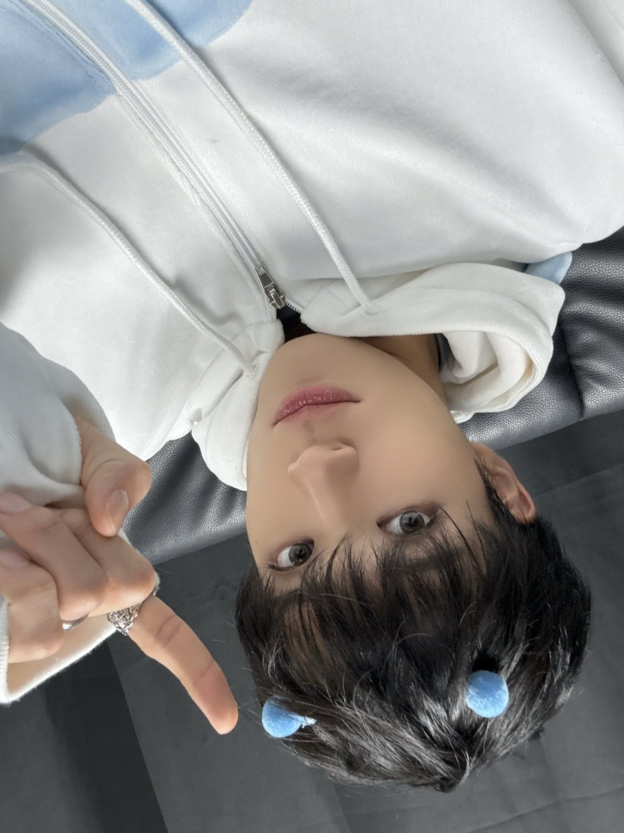 jenonelyed's tweet photo. no matter how i rotate him he still looks cute https://t.co/xjKUFwuQgy