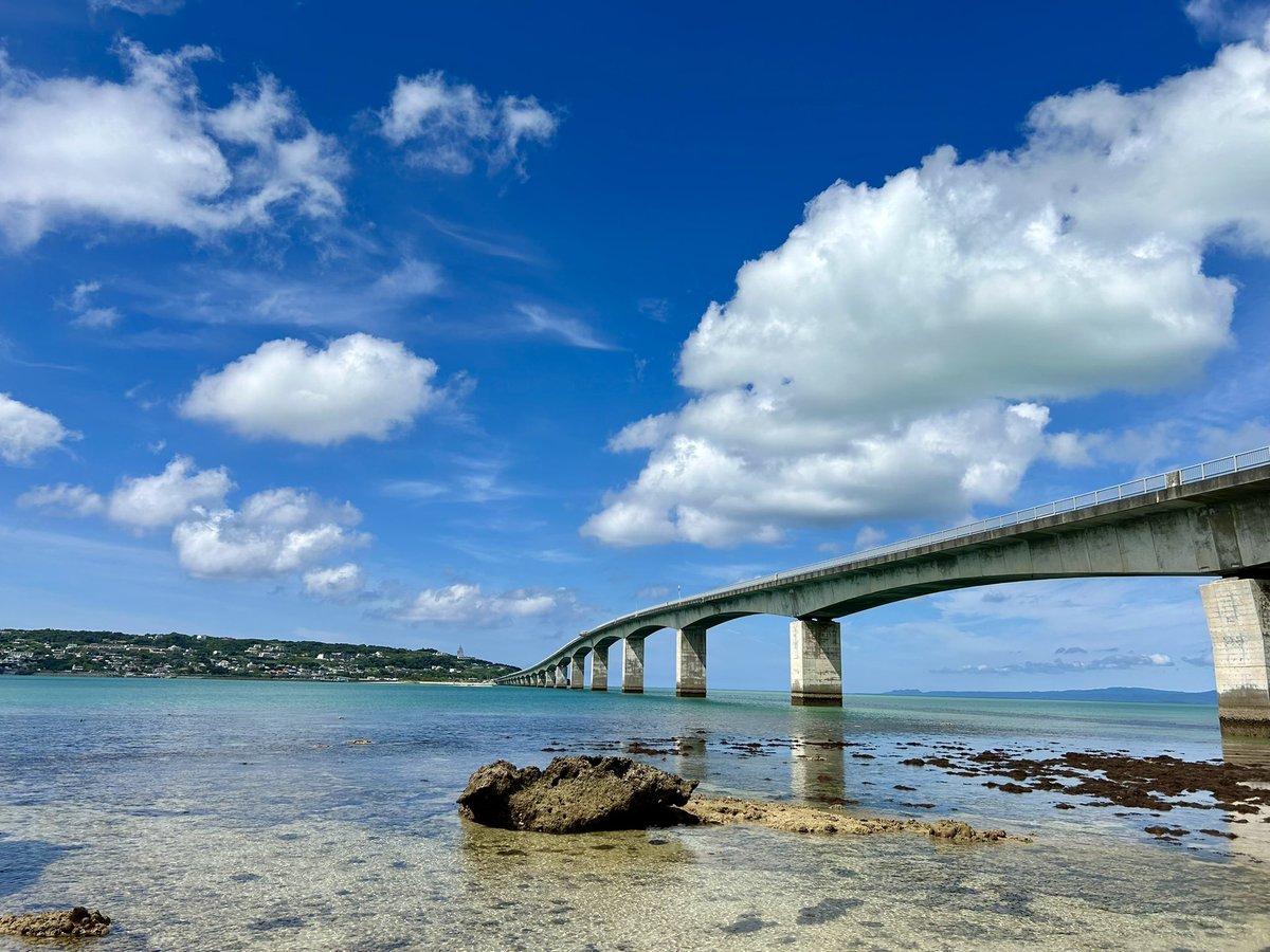 bakuringco's tweet photo. 大潮の干潮なので橋の下までこれた。 これはなかなか見れない風景。
#古宇利島 

(@ 古宇利大橋 in 名護市/今帰仁村, 沖縄県) https://t.co/7eLYJL1xl5… https://t.co/cdk81vS5if