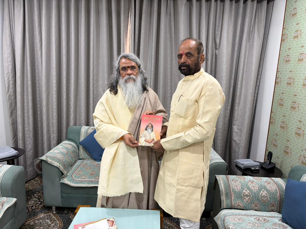 RJMediaGroups's tweet photo. Ex union minister honourable Shri hans raj ahiri ji se Delhi BJP party karyalay per atmiy mulakat https://t.co/GxVKKdqsCD