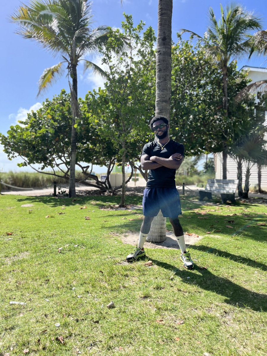 PrinciPrinc3's tweet photo. @zenallyna He thought he made it lol 😂 https://t.co/JTfphrMfy8