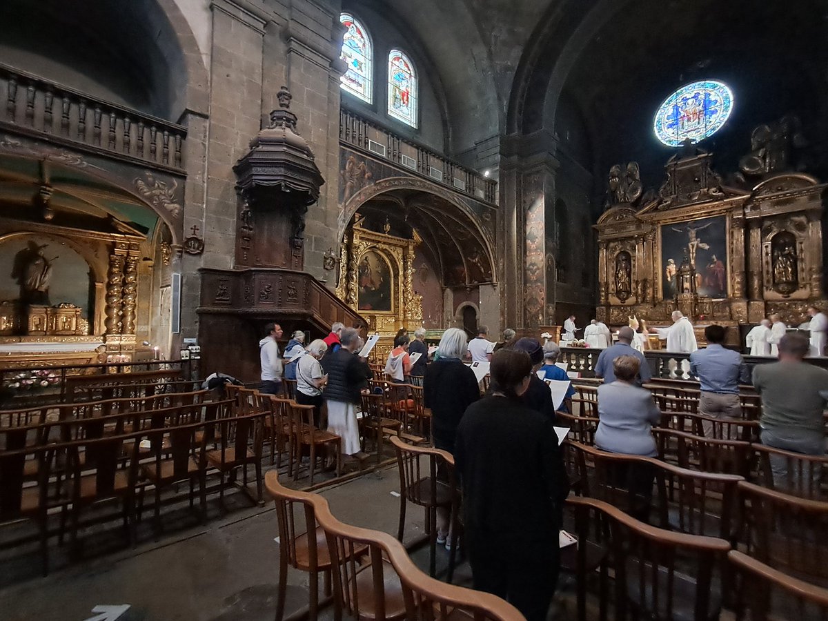 cathedraledupuy's tweet photo. Retour sur la Messe de la fête de Saint Jean-François Régis, présidée par monseigneur Baumgarten, évêque du Puy en Velay, en son sanctuaire du Collège. 
#saintregis #stregis #jésuite #Jesuits #catholicx https://t.co/q2XIBmoPKa