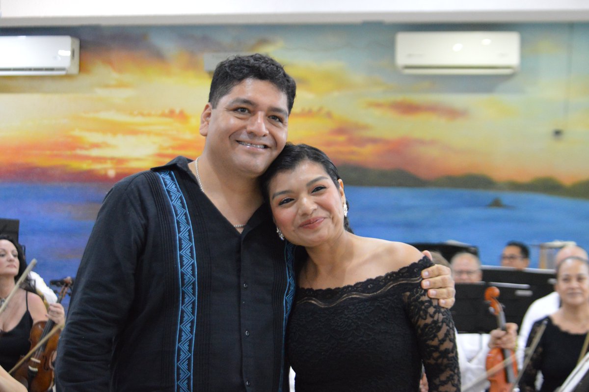 OFAcapulco's tweet photo. @Gob_Guerrero @SecuGro La soprano Elizabeth Juárez y el barítono Gerson Millán, quienes cautivaron con su interpretación en el Salón Jaguar del Hotel Playa Suites Acapulco.

#OFA #PatrimonioCulturalDeGuerrero
#TransformandoLaCultura

3/3 https://t.co/4z30EMkcUr
