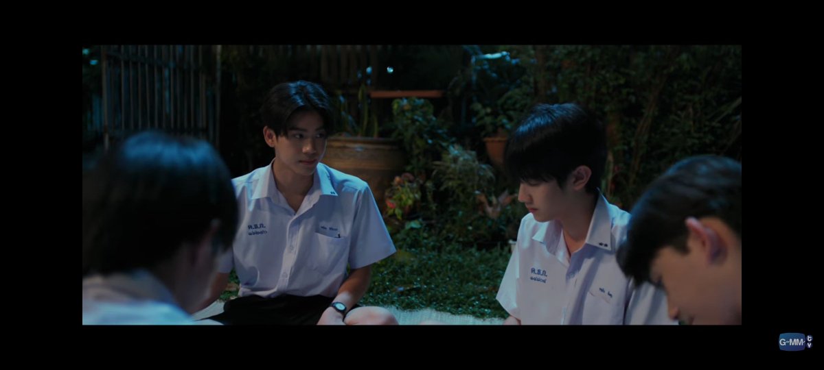 mfridxy's tweet photo. การที่โก๋หนึ่งเลือกวิ่งกลับบ้านตอนนั้นเลยหลังจุ้บเข้าใจมาก ๆ แต่หัวใจผมแตกสลายฮะมุง เพราะโก๋สองมันก็คงรู้สึกผิดและรู้สึกไม่ดีมาก ๆ ที่ตัดสินใจทำแบบนั้นกับเพื่อนไป แบบไม่น่าเลย ไม่ควรเลย ไม่รู้เขาจะเกลียดมั้ย นี่เพื่อนสนิทคนแรกเลยด้วยซ้ำ อีพีหน้าขอทิชชู่7โหล ขอโอ่งรองน้ำตา 

//ตัวอย่างตอนต่อไปซีนนี้ ป้าจ๋องเลยละ ฮืออออออออออ  ಥ⁠‿⁠ಥ

TONSOM 6TH EPISODE 

#WhenOrangesFallEP6