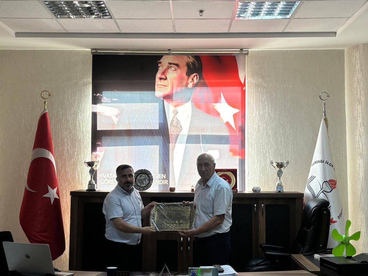 Nurdagi_MEM's tweet photo. Eğitim Bir-Sen İlçe Başkanlarından İlçe Millî Eğitim Müdürümüze Ziyaret

📌 https://t.co/A1iSrle1qf

@gantepvaliligi @Gaziantep_MEM @Dr_Onderarpaci @ncerciyas @MusaYildirim27 https://t.co/mBbRZyPegL
